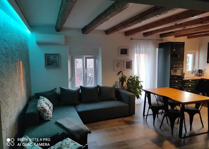 Sumic Harbour View Apartment