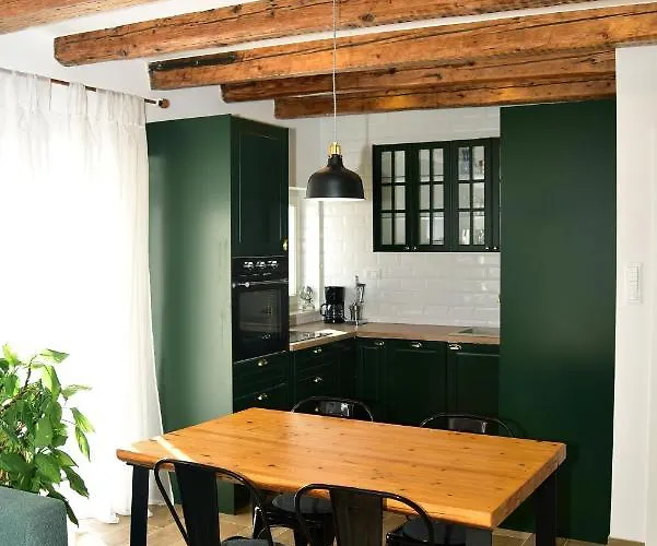 Sumic Harbour View Apartment