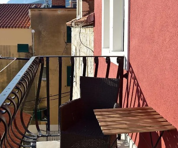 Sumic Harbour View Apartment