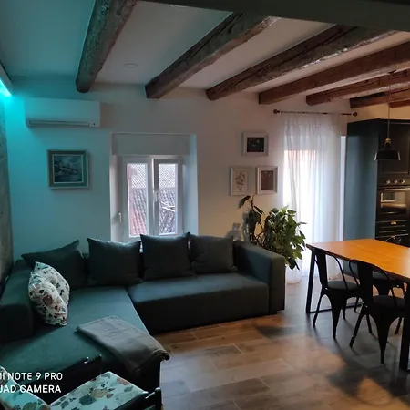 Sumic Harbour View Apartment