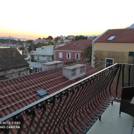 Sumic Harbour View Apartment Makarska