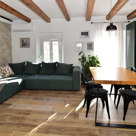 Apartment Sumic Harbour View Makarska