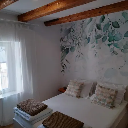 Sumic Harbour View Apartment Makarska