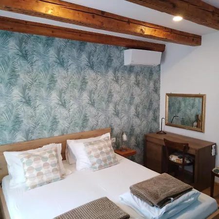 Sumic Harbour View Apartment