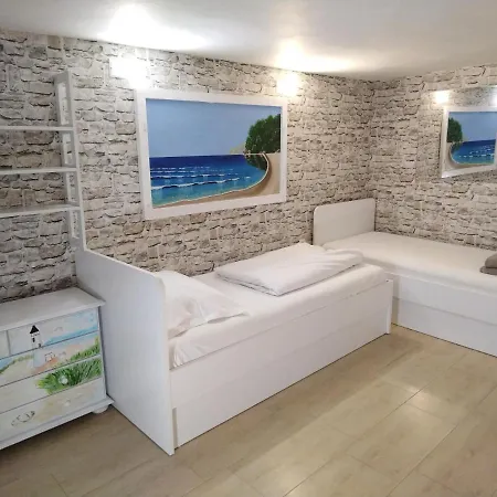 Sumic Harbour View Apartment Makarska