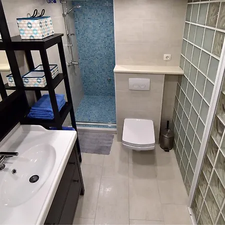 Sumic Harbour View Apartment Makarska