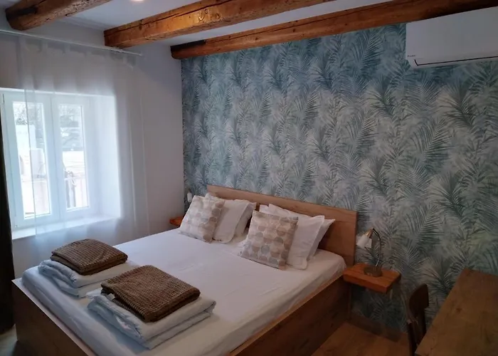 Sumic Harbour View *